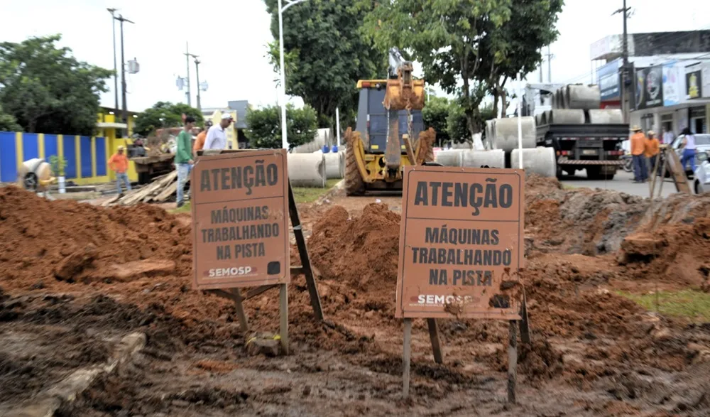 Prefeitura de Vilhena realiza obra para solucionar alagamentos na Avenida Paraná