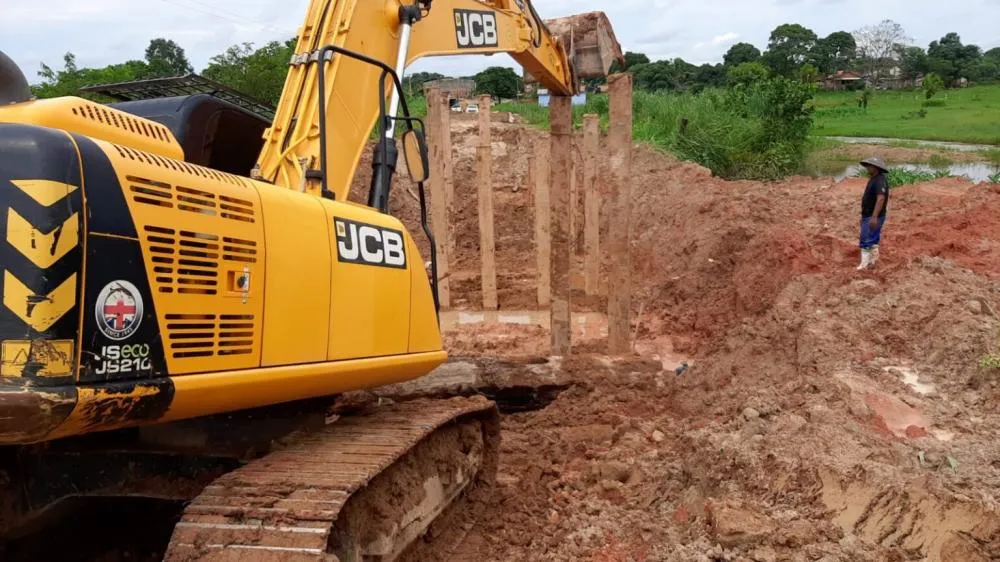 Prefeitura de Jaru trabalha na reconstrução de ponte sobre o Rio Tari na Linha 630 em Tarilândia