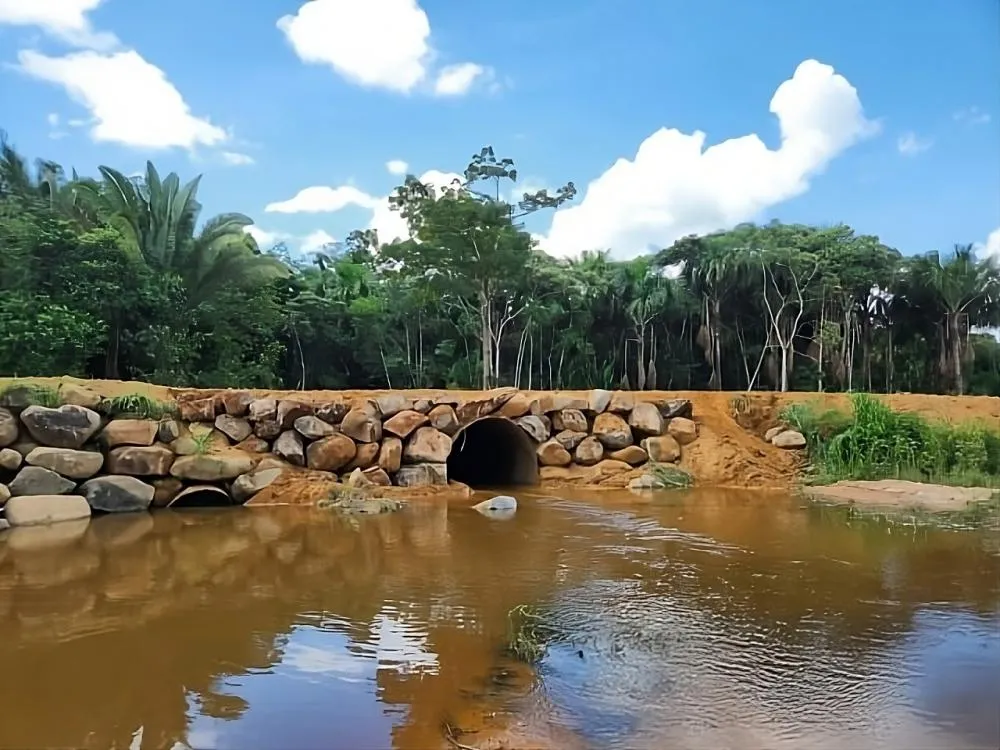 Governo de Rondônia realiza obras de encascalhamento na RO-420 para melhorar tráfego durante período chuvoso