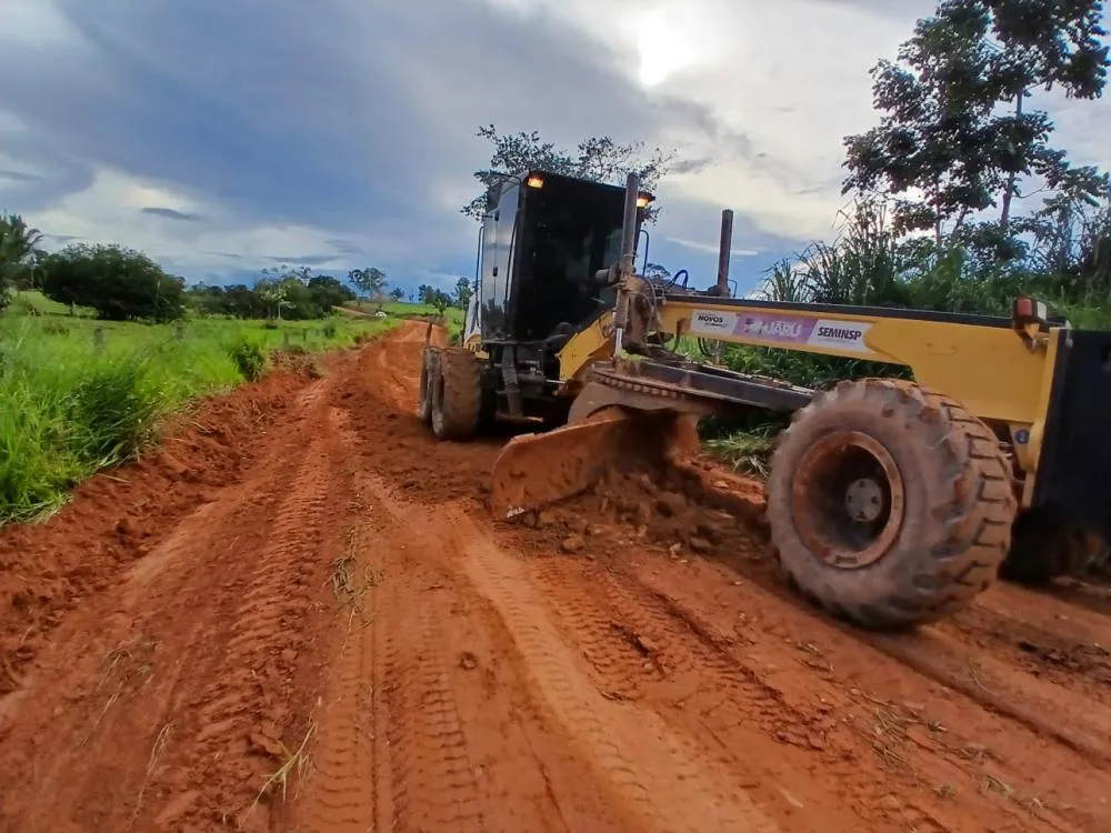 Prefeitura de Jaru realiza manutenção em trechos da Linha 610 no distrito de Bom Jesus