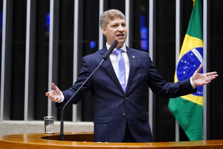 Van Hattem critica falta de pluralidade em disputa pela Presidência da Câmara; acompanhe