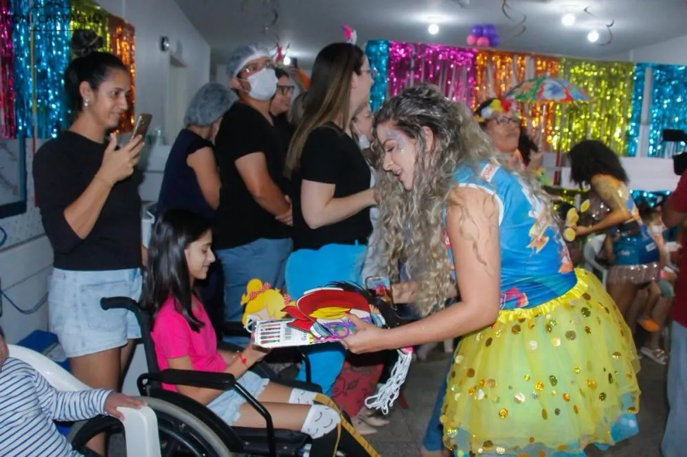 Banda do Vai Quem Quer leva alegria às crianças internadas no Hospital Infantil Cosme e Damião