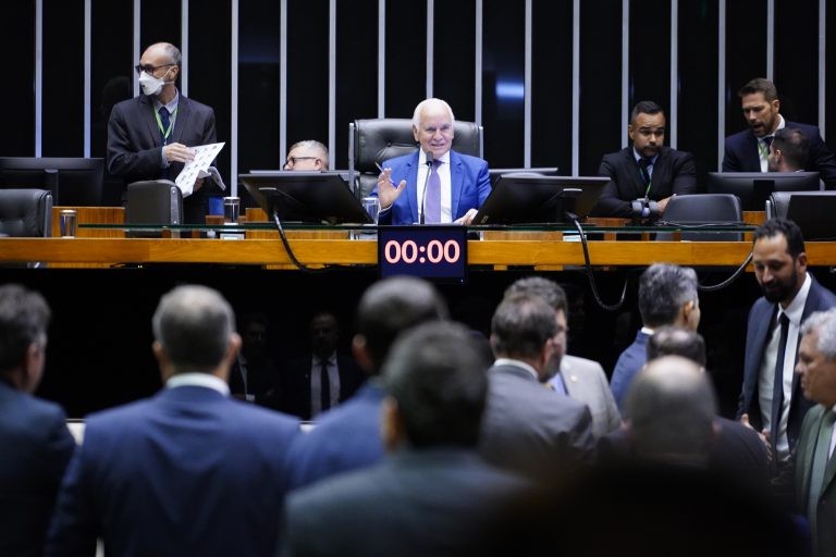 Deputados expressam solidariedade por vítimas de terremotos na Turquia e na Síria