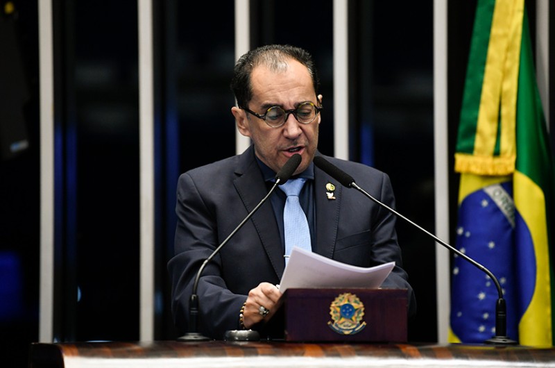 Kajuru critica tentativa do governo Bolsonaro de trazer joias ao país ilegalmente