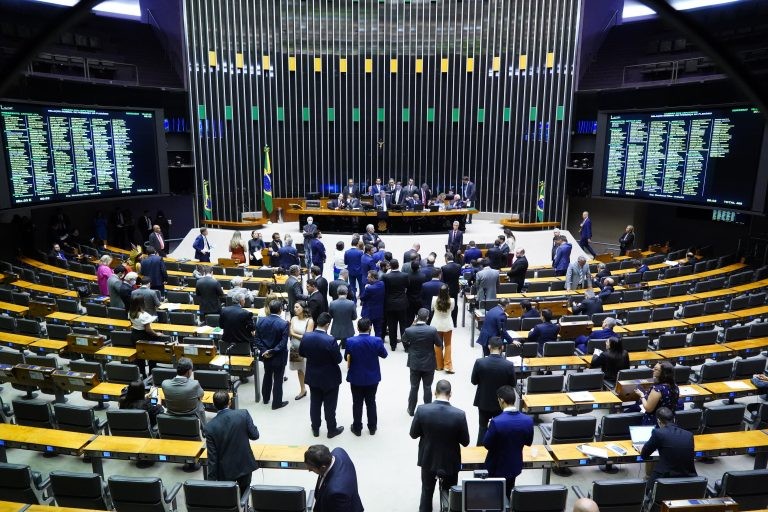 Câmara pode votar hoje criação de selo a empresa que contratar mulheres vítimas de violência doméstica