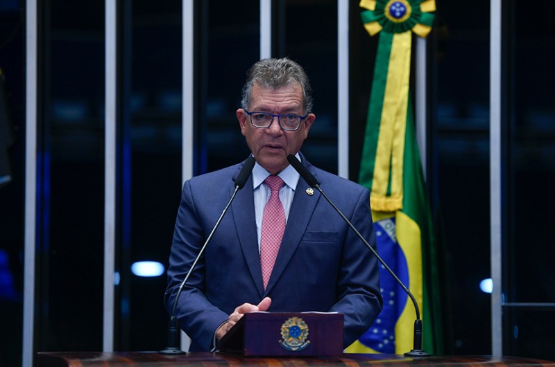 Laércio destaca projeto que obriga concessionária a combater desperdício de água