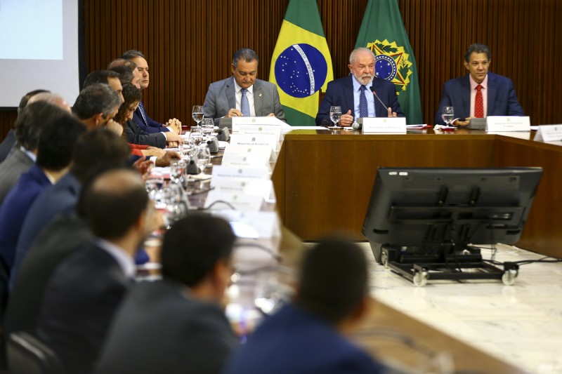 Governo federal adotará parcerias com setor privado para investimentos