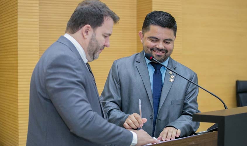 Deputados se mobilizam para evitar a queima de dragas e garimpeiros liberam a Estrada do Belmont