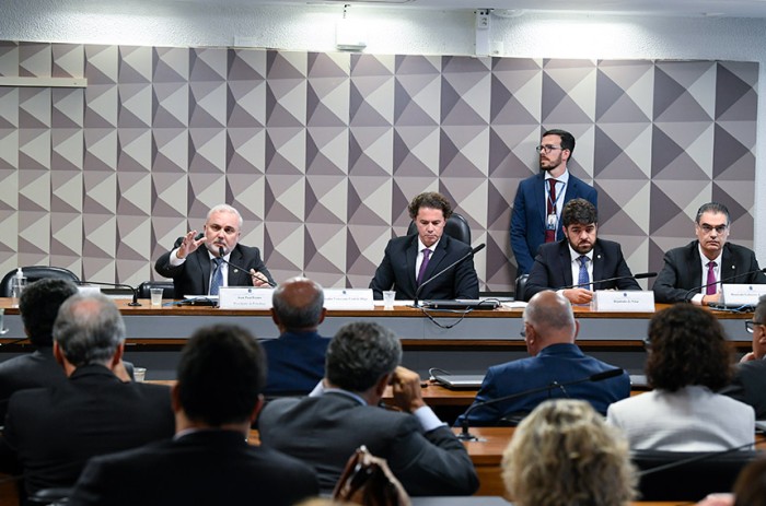 A frente parlamentar, presidente da Petrobras defende incentivos