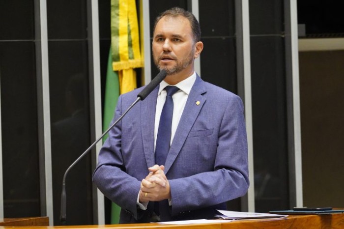 Comissão de Educação elege Moses Rodrigues para presidente