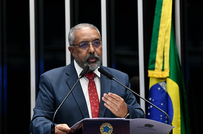 Pobres e negros são os mais discriminados, diz Paim