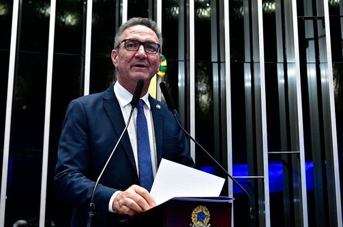 Lucas Barreto cobra transposição de servidores dos ex-territórios federais