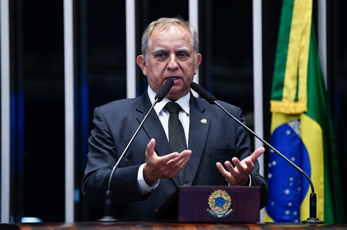 Izalci volta a defender reajuste para forças de segurança do DF