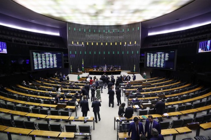 Câmara aprova MP que prorroga contratos de profissionais da saúde no Rio de Janeiro