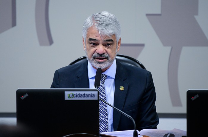 Adiada votação de projeto que criminaliza divulgação de notícia falsa