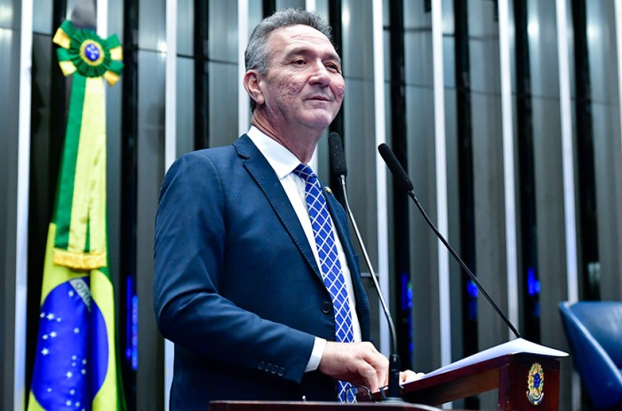 Lucas Barreto cobra do governo nomeação de servidores do ex-território do Amapá