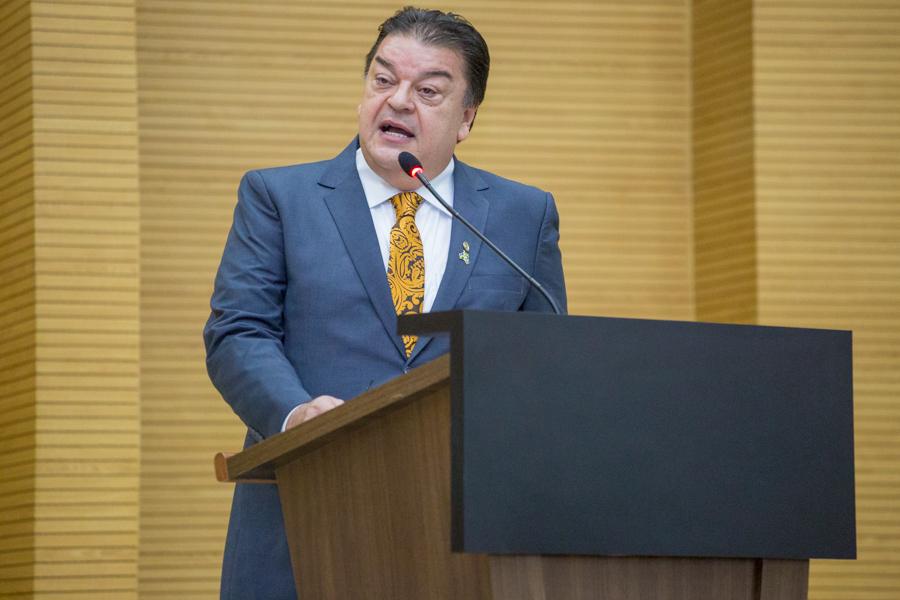 Williames Pimentel toma posse como deputado
