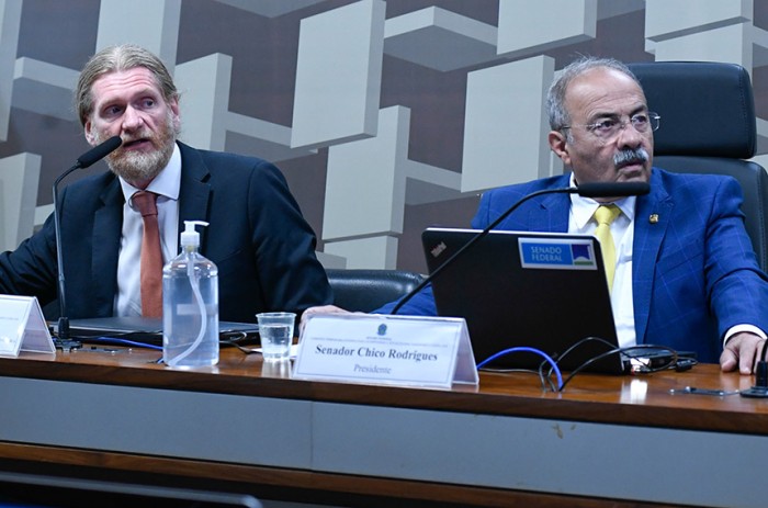 Ibama agora combate garimpo ilegal na terra ianomami, diz diretor de Proteção Ambiental