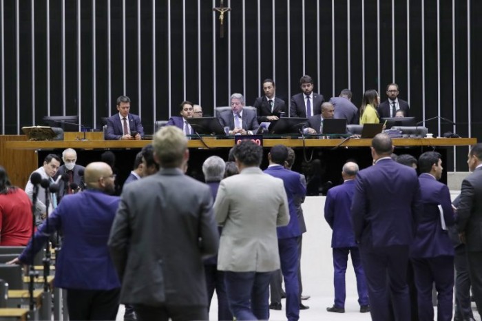 Câmara aprova MP que altera tributação de empresas em negócios com o exterior