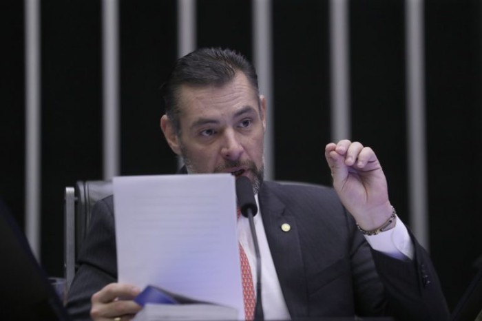 Deputados pedem verbas para atender pessoas com autismo