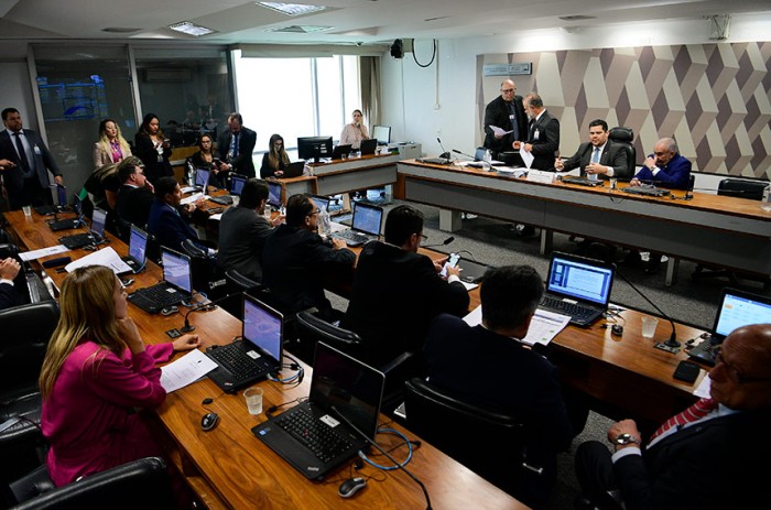 Audiência pública é último passo antes de a CCJ votar projeto sobre armas