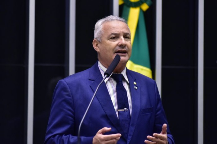 Projeto classifica advocacia como atividade de risco e autoriza porte de arma