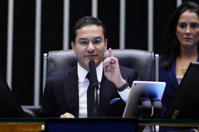 Deputados analisam medidas contra diretor da Aneel por críticas à Câmara