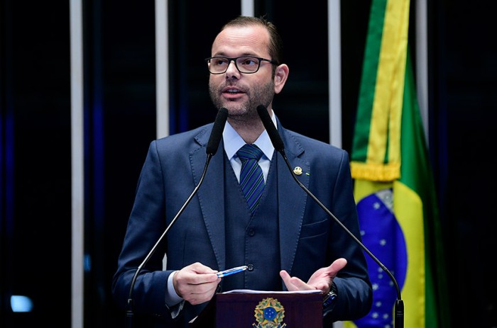 Seif critica associação de aumento de violência a decretos de armas de fogo
