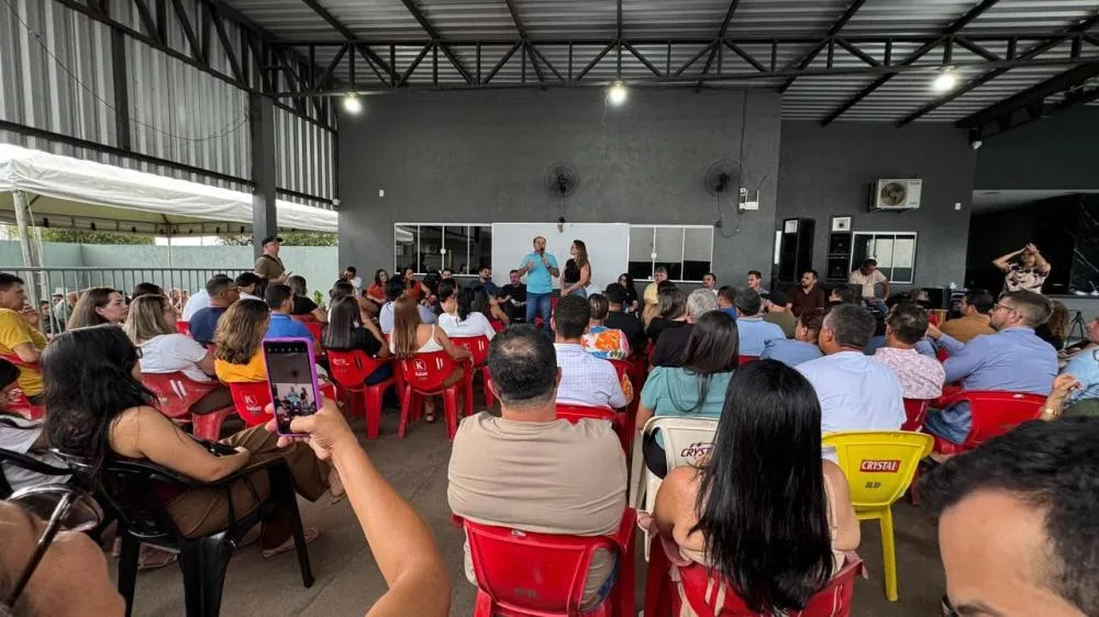 Cirone anunciou a pré-candidatura de Noeli Deiró a deputada estadual durante um evento com a participação de lideranças.