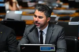Marcos Rogério firma compromisso com servidores municipais para acelerar PL da Educação e PL dos Garis no Senado