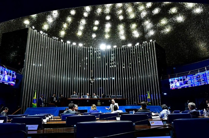 Senado aprova MP que prorroga contratos de profissionais da saúde no RJ