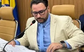 Fenacom protocola representação na Câmara de Porto Velho contra vereador por agressão a jornalista