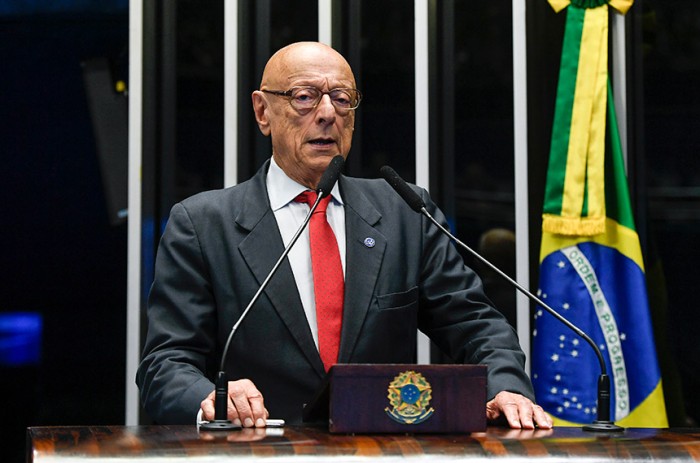 Aeroporto de SC é reconhecido por prestar melhores serviços, diz Esperidião Amin