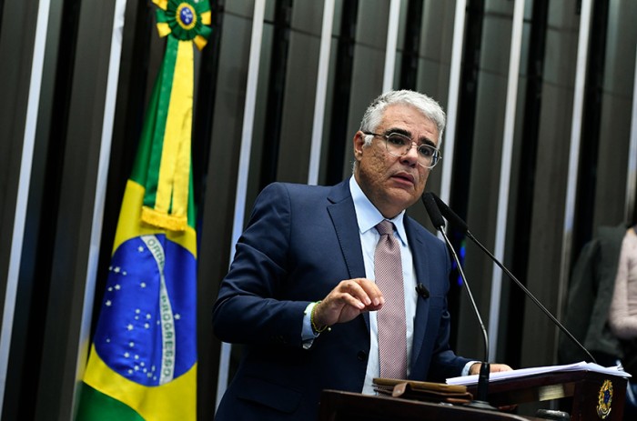 Girão questiona governo pelos atos de 8 de janeiro