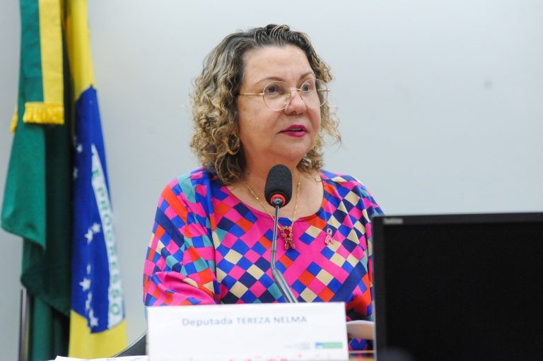 Audiência destaca benefícios da canoagem para mulheres que tiveram câncer de mama