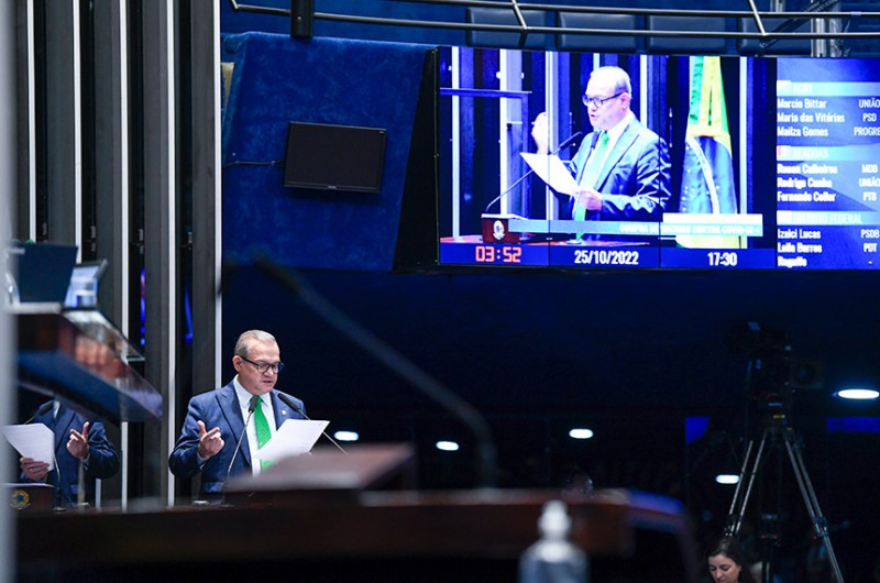 Aprovada MP que revoga doação obrigatória de vacinas contra covid-19 ao SUS