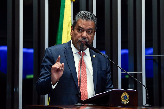 Hiran pede enquadramento de servidores de Roraima nos quadros da União