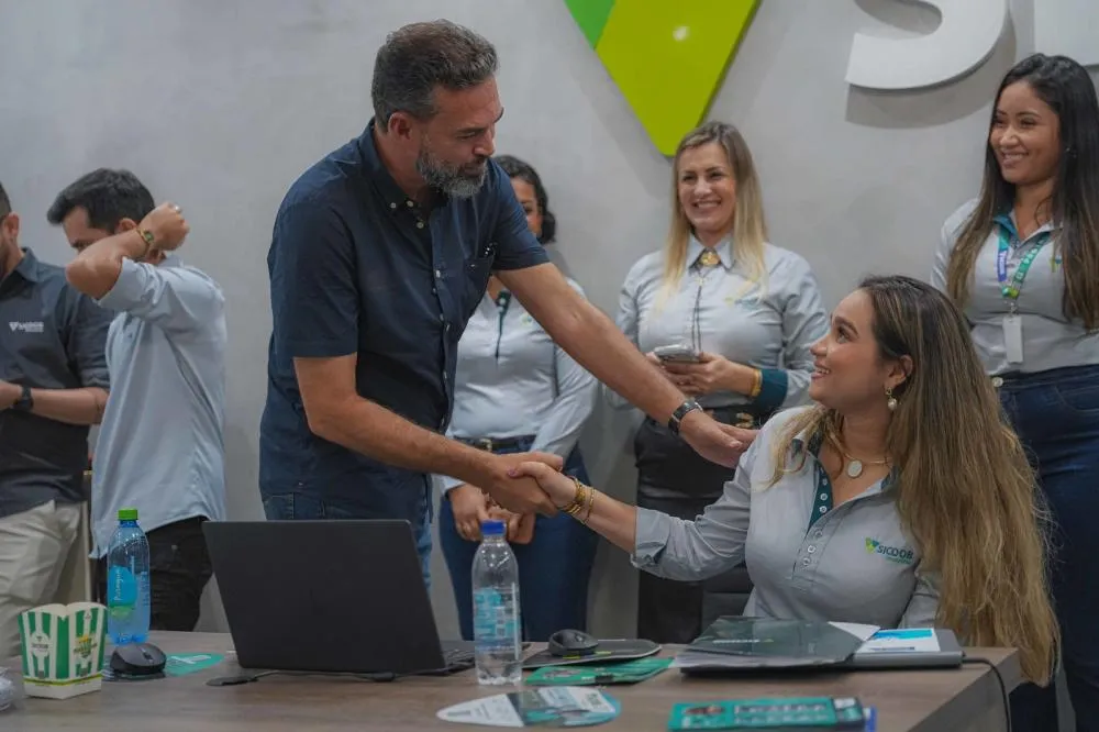 “Coronel de gabinete não conhece o cheiro da pólvora”, dispara Bruno Bolsonaro Scheid ao cobrar valorização de policiais das ruas