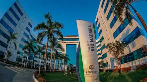 Em plena campanha, TCE-RO bloqueia R$ 120 milhões destinados a livros