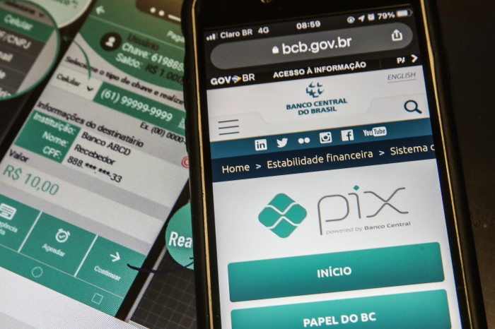 Compras e pagamentos de contas com Pix batem recorde em março