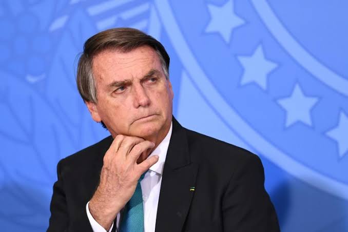 Bolsonaro pede para eleitores buscarem votos até fechamento das urnas