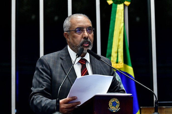 Paim registra resistência da CLT em seus 80 anos, apesar dos recentes retrocessos