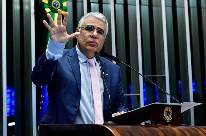 Girão critica Câmara por 'fatiar' projeto de combate a fake news
