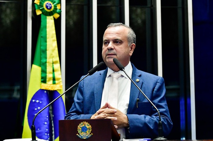 Marinho critica medidas que alteram política de preços da Petrobras