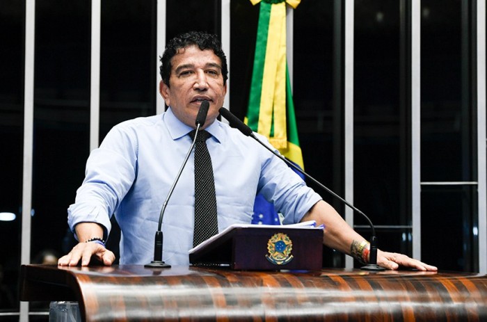 Magno Malta critica vacinas contra a covid-19