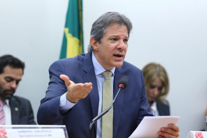Ministro da Fazenda afirma que é importante reforçar uma posição de centro no arcabouço fiscal
