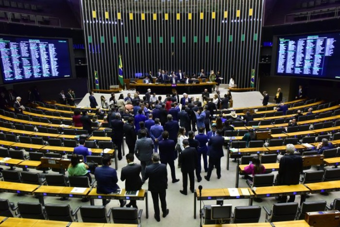 Deputados podem votar punição para quem discriminar profissionais de limpeza pública
