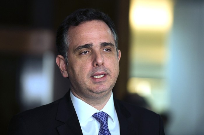 Pacheco defende autonomia do BC, mas cobra compromisso com queda de juros