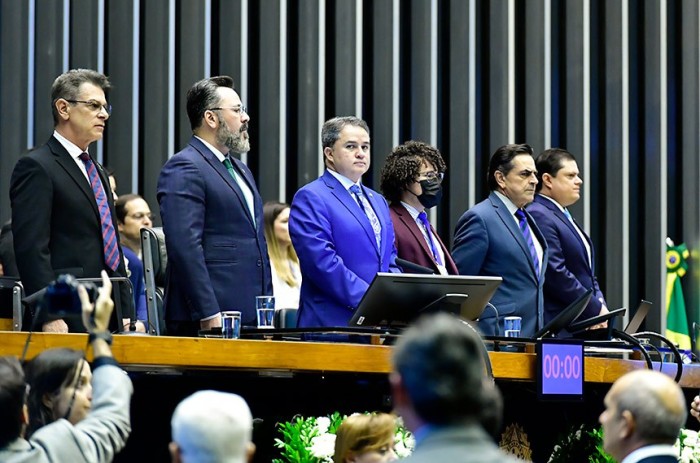Críticas à lei tributária marcam sessão do Dia Livre de Impostos