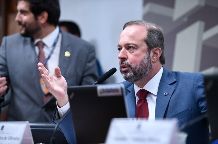 Ministro ataca parecer do Ibama sobre extração de petróleo na foz do Amazonas
